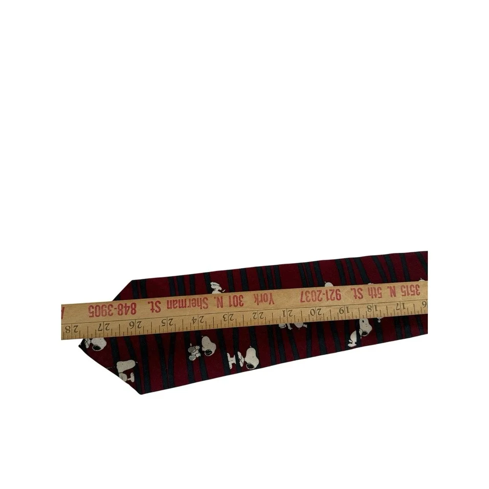 Peanuts men tie